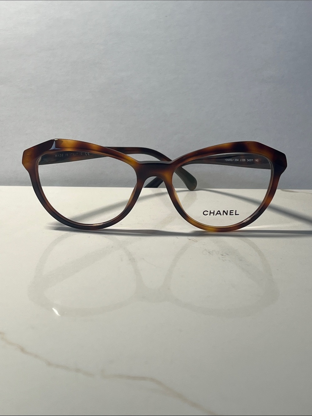 Authentic CHANEL Tortoiseshell frame. 3354 c.1295